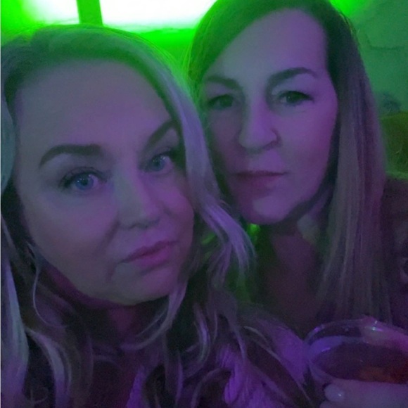 Meet your Posher, Wendy - Picture 2 of 2